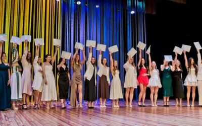 Щемливий день вручення дипломів у Луцькому Палаці учнівської молоді