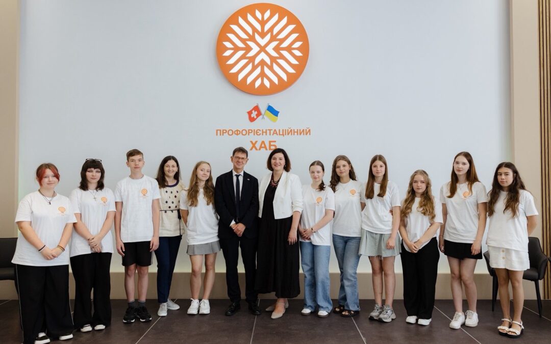 8 із 10 українських підлітків замислюються про майбутню професію, але лише  з  можуть назвати конкретну чи хоча б орієнтовну сферу зайнятості. Це головний висновок національного дослідження «Індекс майбутнього: професійні очікування та розвиток підлітків в Україні».