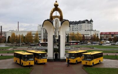 На Волині громади знову отримали шкільні автобуси