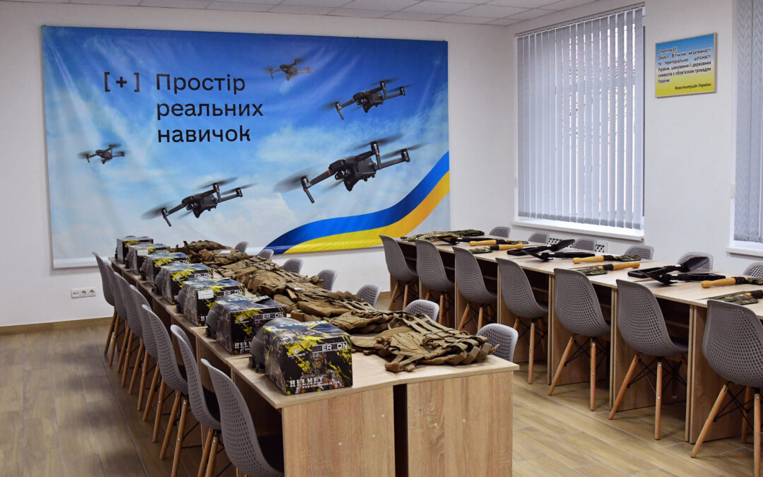 Начальниця управління освіти і науки Волинської ОДА Наталія Матвіюк взяла участь в урочистому відкритті сучасного освітнього осередку для вивчення предмета «Захист України» у Колківському центрі професійної освіти та привітала колектив із важливим кроком у зміцненні обороноздатності й національно-патріотичного виховання молоді