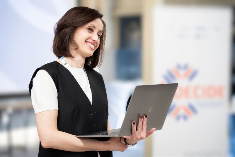 Один із центрів уваги команди шкільної освіти — педагог і його професійне зростання. Саме тому у листопаді минулого року ми запустили політику «Гроші ходять за вчителем».